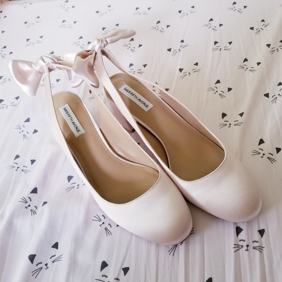 Saks Fifth Avenue Shoes - Saks Fifth Avenue Blush Satin Pumps Sz 8.5